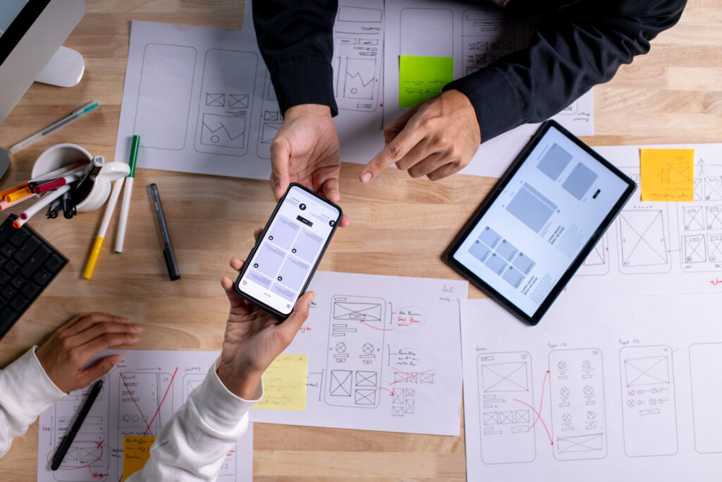 Webデザインの打ち合わせ風景｜戦略的なWeb集客とデザイン設計を行うMotto